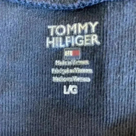 90/ Y2K reminiscent Tommy Hilfiger logo t-shirt - Picture 4 of 4